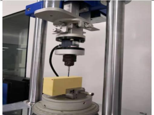 接骨釘?shù)妮S向撥出和扭轉(zhuǎn)旋入與生物旋出力學(xué)測(cè)試機(jī)的軸向撥出和扭轉(zhuǎn)旋入與旋出測(cè)試